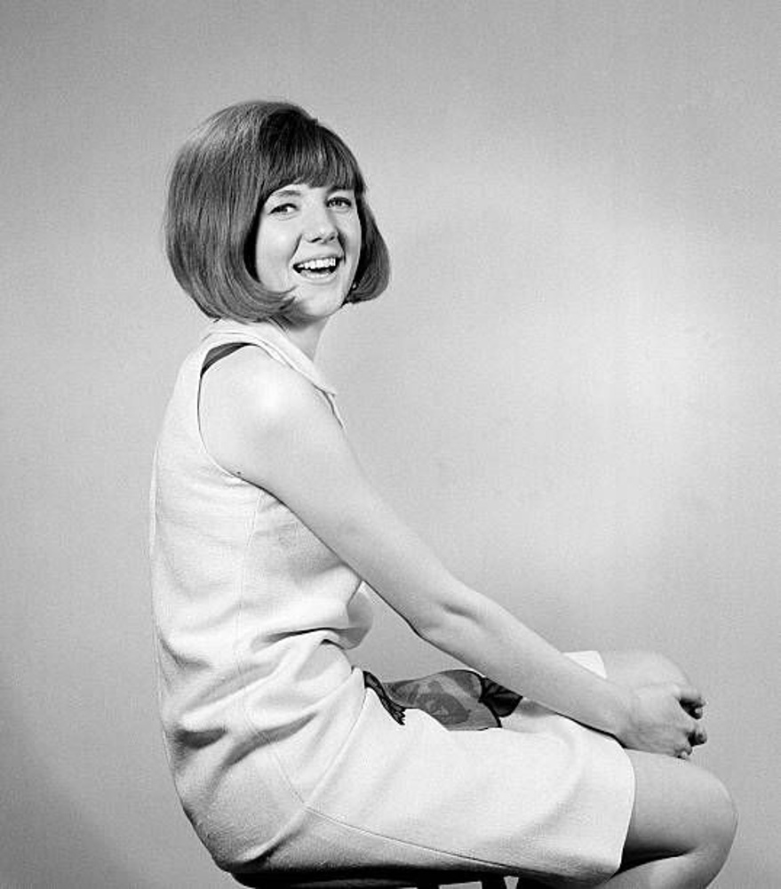 Cilla Black at Granada Television studios, Manchester (1963)